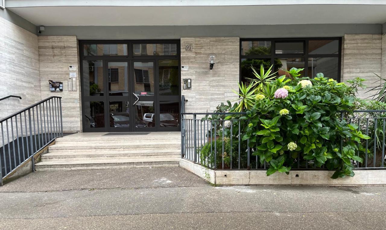 شقة Attico Con Terrazza In Via Dei Traghetti ليدو دي أوستيا المظهر الخارجي الصورة